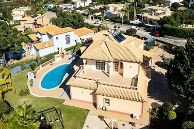 Villa in Carvoeiro mit Pool und Grill