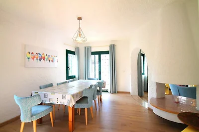 Huis met grote tuin en privézwembad