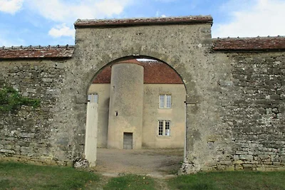 Ferienhaus mit großem Garten in Moussy