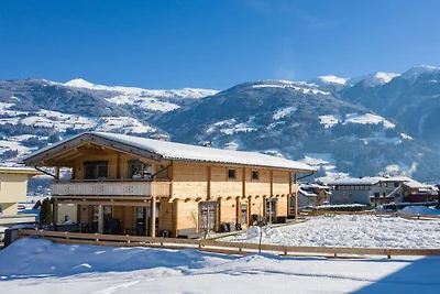 Vakantiehuis in Fügen met zwembad