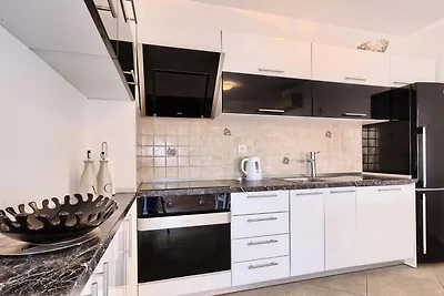 Three Bedroom Apartment with Sea View and Poo...