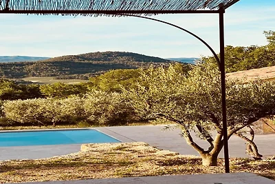 Villa panoramica con piscina