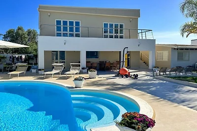 Villa in Fanusa mit Schwimmbecken
