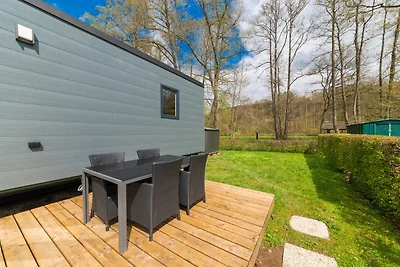 Geräumiges Mobilheim mit Terrasse in Erezée