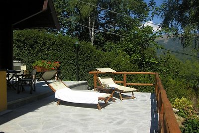 Ruim Chalet in Cutigliano met Zwembad