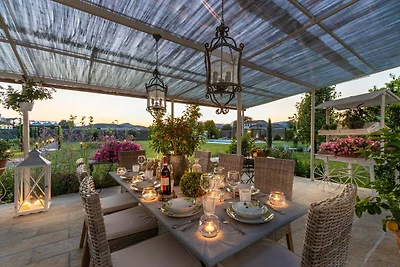 5 Schlafzimmer Villa mit Pool in Lucca