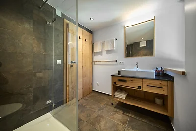 Moderne Suite mit Wintergarten