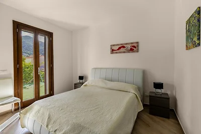 Moderne Wohnung in Badesi mit Garten