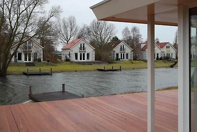 Premium-Wellness-Villa am Wasser