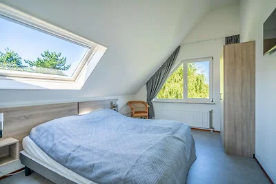 Charmante Villa am Wasser mit Sonnendusche