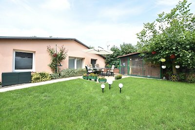 Einladender Bungalow in Kröpelin mit Terrasse