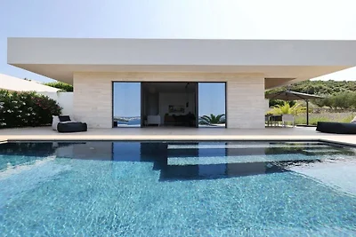 Villa in Tkon mit Schwimmbecken