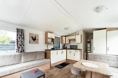 Entspannendes Ferienchalet am Wasser in Grou