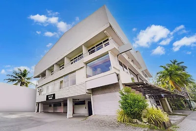 Super Hotel O Vazhakkala