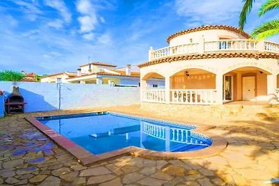 Villa in Miami Playa with Swimming Pool