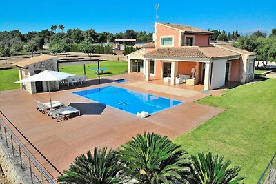 Villa in Muro met zwembad en jacuzzi