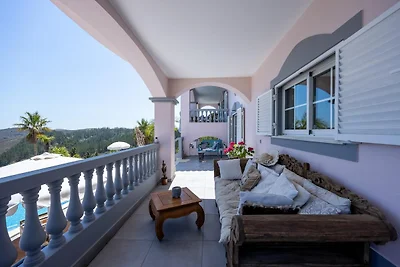 Schöne Villa in Budens mit Pool