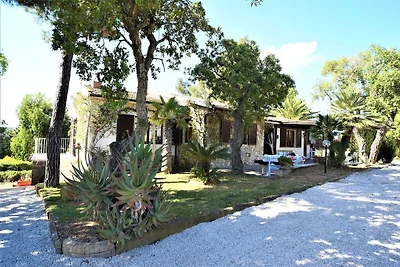Scenografica casa vacanze con piscina