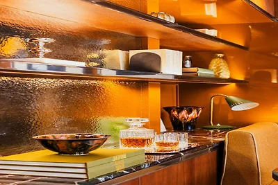 Vertraulicher Raum 4, nur einen Steinwurf vom...