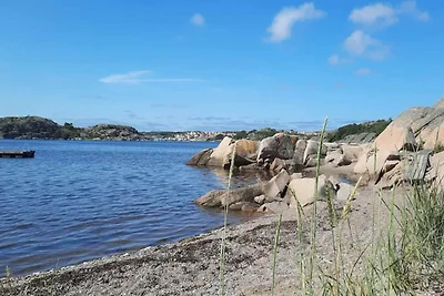 6 Personen Ferienhaus in KUNGSHAMN-By Traum