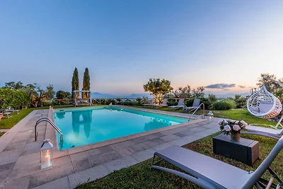 Steinhaus in Toskana mit Pool und Weinbergen