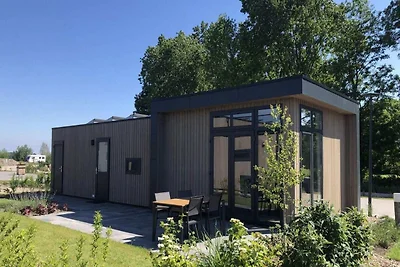 Zeitgenössisches Lakeside Chalet für 4...