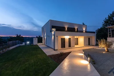 Villa in Ružići mit Schwimmbecken
