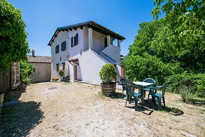 Ruhiges Ferienhaus in Sellano mit Pool