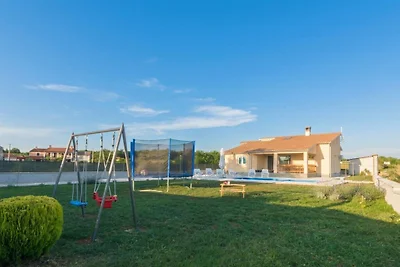 Ferienhaus in Žminj mit Schwimmbecken