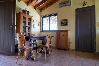 Ferienhaus mit Garten und Klimaanlage