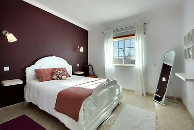 Villa in Guia mit Pool und Meerblick