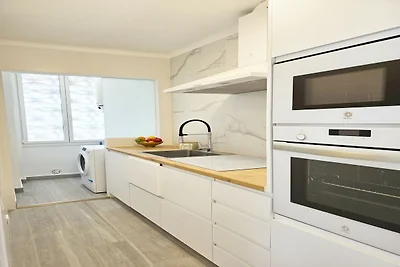 Frontline apartment with sea views