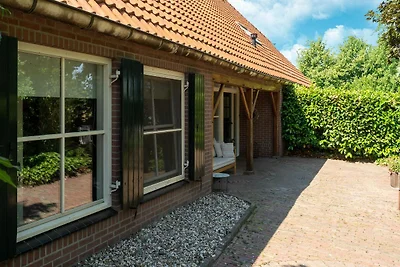 Haus mit großem Garten auf dem Bauernhof...