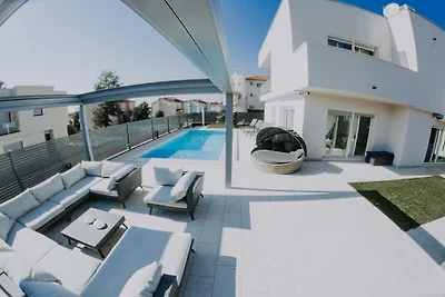 Villa in Novigrad met zwembad