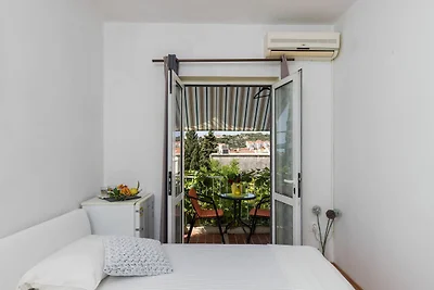 Guest House Bradas- Twin Room with Shared Bat...