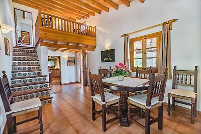 Abgelegene Landvilla mit Pool