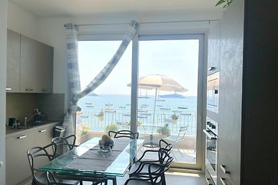 Mooi appartement aan zee in Giardini Naxos