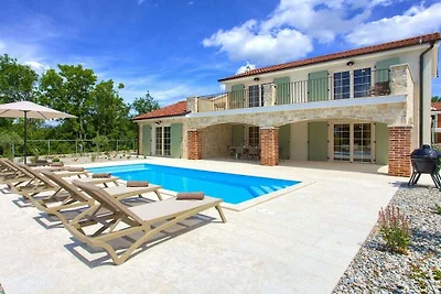 Adria mit beheiztem Pool