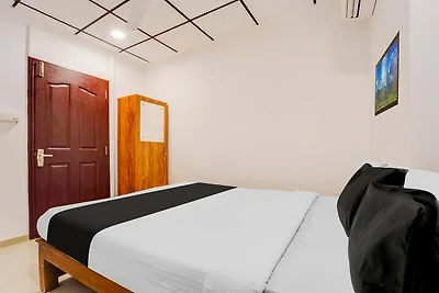 Super Hotel O Vazhakkala