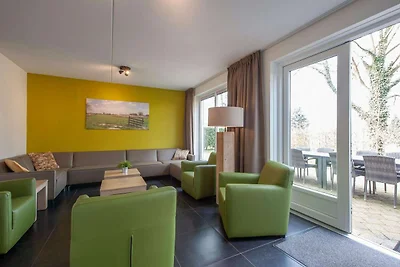 Villa ristrutturata con 5 bagni, situata in u...