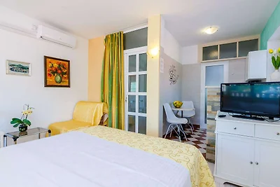 Appartement met balkon vlakbij zee