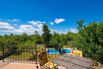 Villa a Raša con piscina