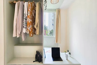 Camera accogliente in un accogliente appartam...