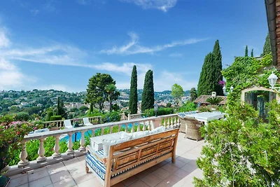 Villa bij Cannes met zwembad en uitzicht