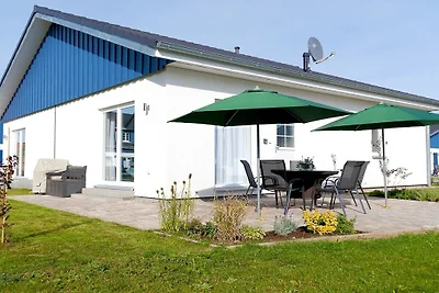 Ferienhaus in Altefähr mit Schwimmbecken