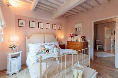 Convenient Home close to Train Station and...