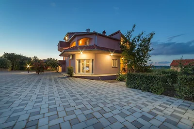 Luxusvilla für 10 Personen mit privatem Pool