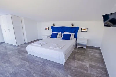 Villa in Kalkan mit Schwimmbecken