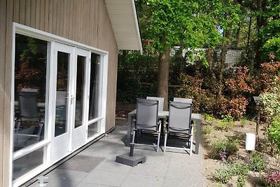 Stimmungsvolle Lodge mit Terrasse in einem Fe...