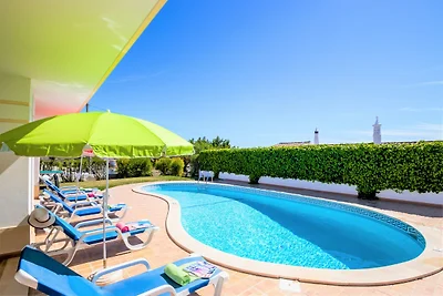 Villa mit 3 Zimmern und Garten